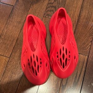 Yeezy foam runner vermillion size m9 w10
